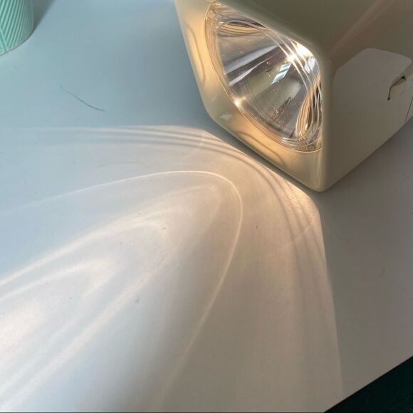 Black and Decker SPOTLITER, Electric, Rechargeable Flashlight, Wall Mount Offer? - Picture 8 of 8